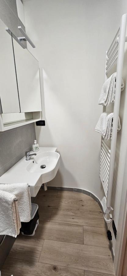 Three-Bedroom Apartment Balcony,1391048815:JPEG